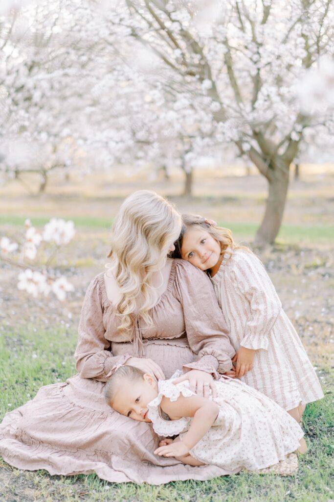 Nashville family photographer Courtney Houk helped out this mom and her two daughters with what to wear for family photos