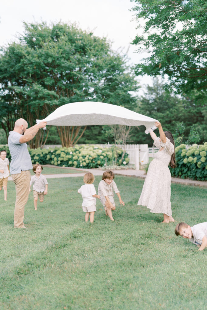 Courtney Houk captures these Nashville maternity photos with siblings